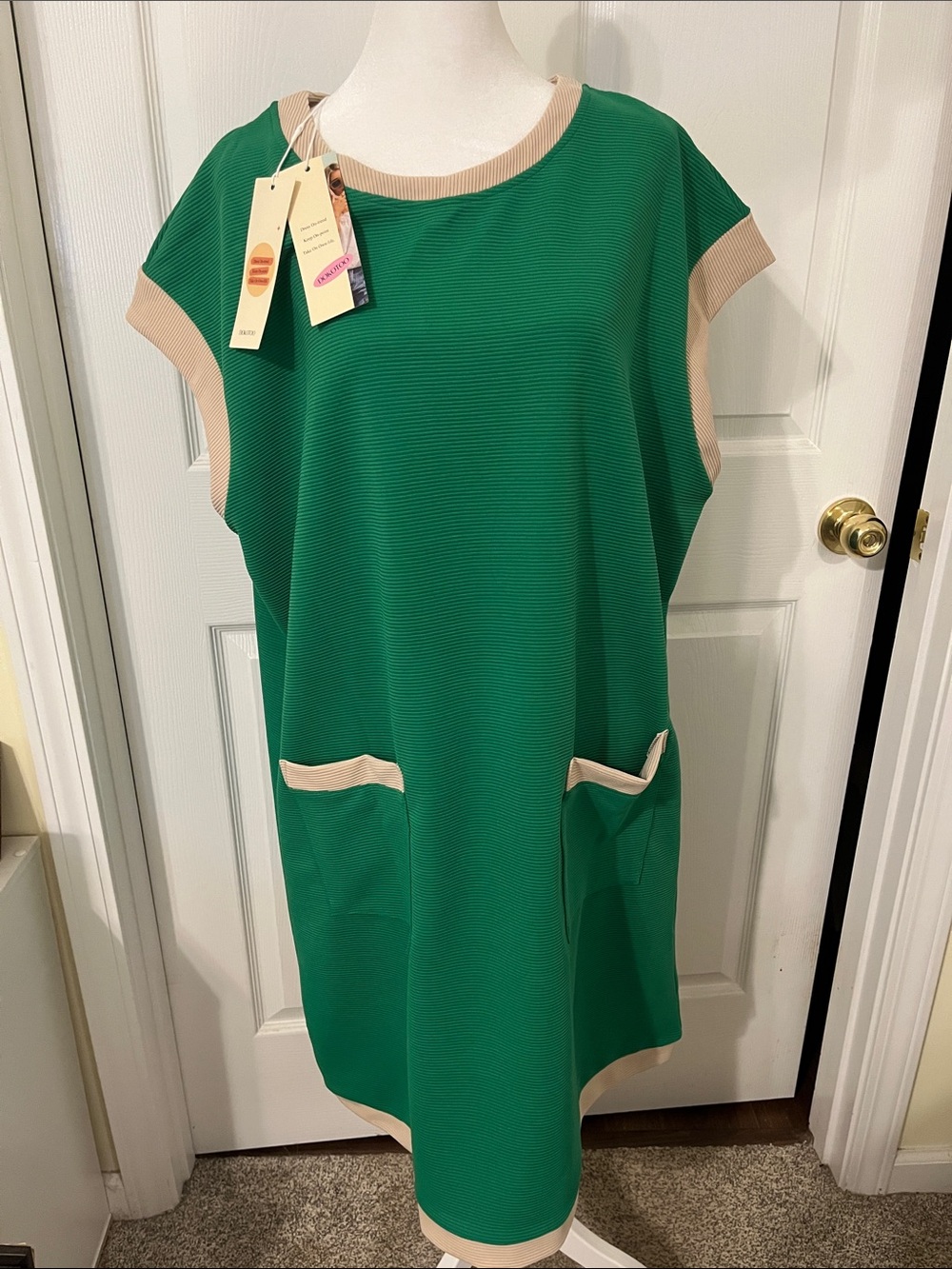 Green Shift Dress with Cream Trim — Womens 2XL Dress